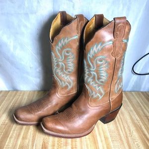 Nacona women’s western cowboy boots size 8 B Preowned.  OFFERS WELCOME!!